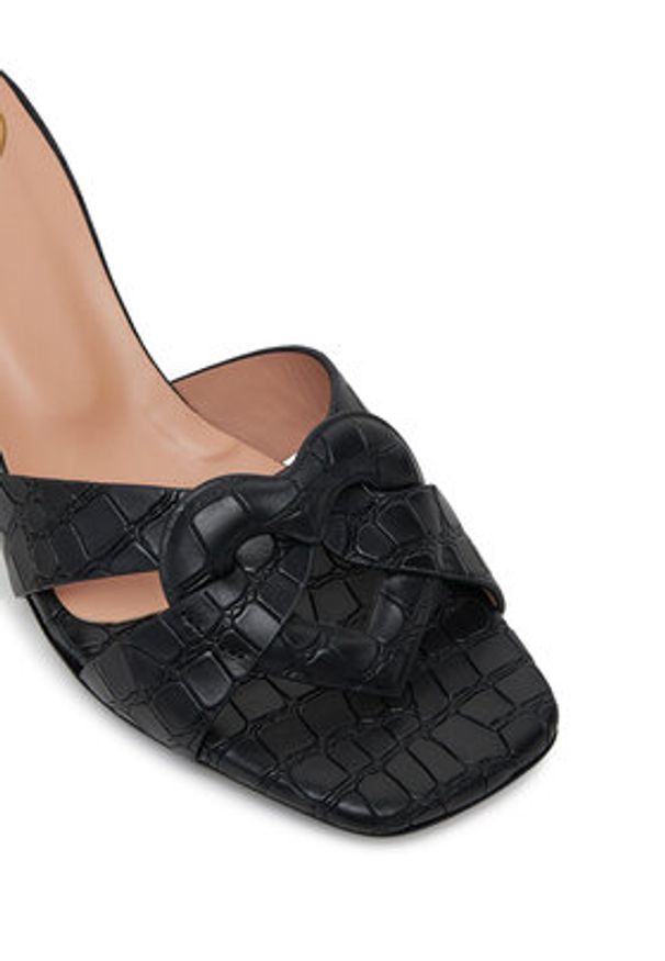 Love Moschino - LOVE MOSCHINO Klapki JA28065G1MIB0000 Czarny. Kolor: czarny. Materiał: skóra