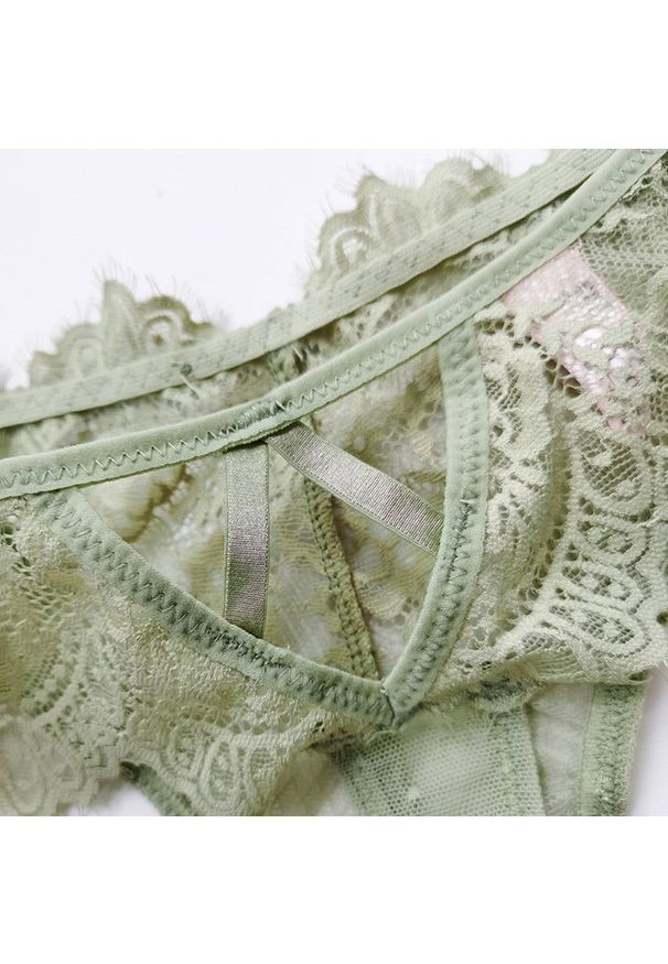 Intica - Stringi koronkowe z ozdobną gumką Lebbie. Kolor: zielony. Materiał: koronka. Wzór: koronka