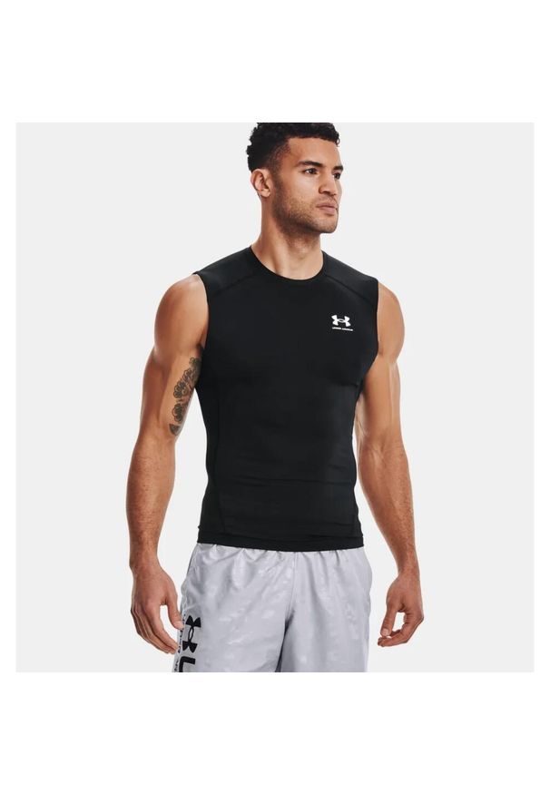 Under Armour - Koszulka męska tank top UNDER ARMOUR 1361522 bez rękawów. Kolor: czarny. Materiał: poliester. Długość rękawa: bez rękawów. Styl: sportowy