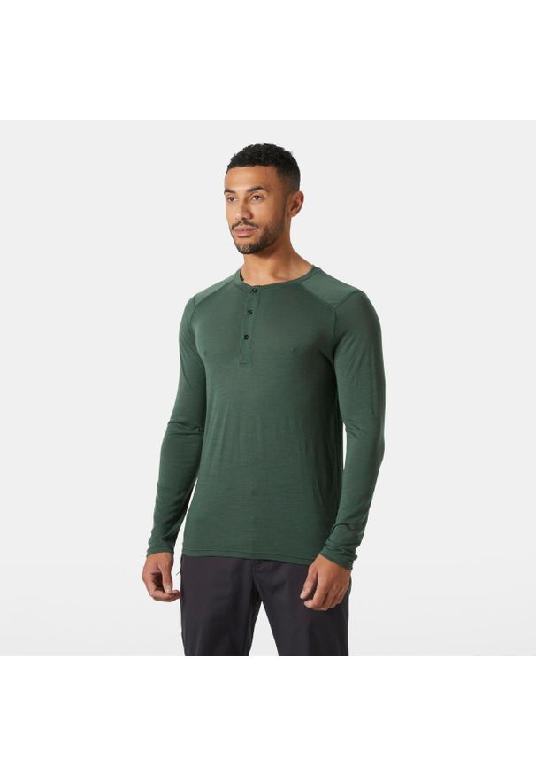 Koszulka z długim rękawem Helly Hansen Durawool Henley. Typ kołnierza: typu henley. Kolor: zielony. Długość rękawa: długi rękaw. Długość: długie. Sport: turystyka piesza