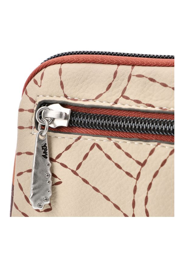 Pomarańczowa Damska Portmonetka Na Klucze Anekke Z Laleczką. Kolor: pomarańczowy. Wzór: aplikacja