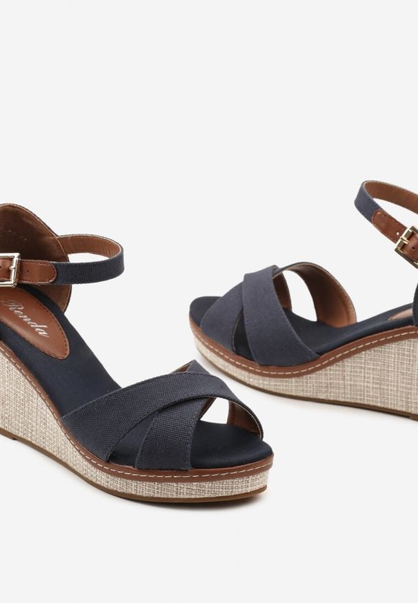 Born2be - Granatowe Sandały na Plecionym Koturnie w Stylu Espadryli Nartha. Okazja: na spacer, na co dzień, na plażę. Nosek buta: otwarty. Zapięcie: pasek. Kolor: niebieski. Wzór: kwiaty. Sezon: lato. Obcas: na koturnie. Styl: casual, elegancki, klasyczny