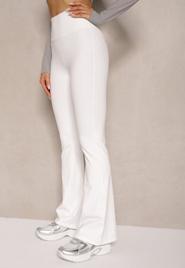 Renee - Białe Legginsy Dzwony High Waist Korivienne. Okazja: na co dzień. Stan: podwyższony. Kolor: biały. Styl: elegancki, casual