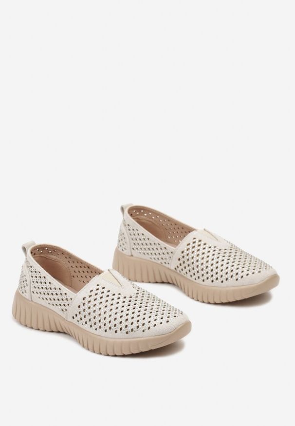 Born2be - Szare Półbuty z Ażurową Cholewką z Cyrkoniami i Skórzaną Wkładką Vrelia. Okazja: na co dzień. Nosek buta: okrągły. Kolor: szary. Szerokość cholewki: normalna. Wzór: ażurowy. Materiał: skóra. Sezon: lato. Obcas: na obcasie. Styl: klasyczny, casual. Wysokość obcasa: niski