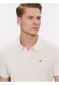 Tommy Jeans Polo DM0DM18312 Beżowy Slim Fit. Typ kołnierza: polo. Kolor: beżowy. Materiał: bawełna