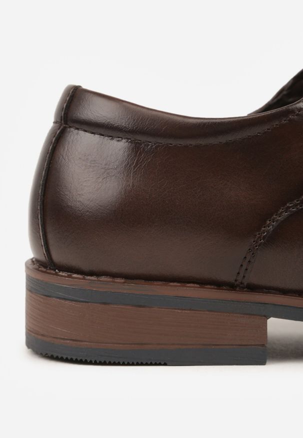 Born2be - Ciemnobrązowe Półbuty Wizytowe ze Skórzaną Wkładką i Geometryczną Wstawką Everis. Kolor: brązowy. Materiał: skóra. Wzór: geometria. Styl: wizytowy