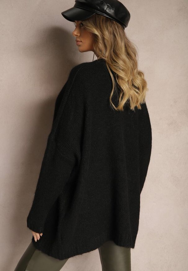 Renee - Czarny Casualowy Sweter Oversize Allethia. Okazja: na co dzień. Kolor: czarny. Styl: casual