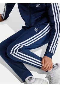 Adidas - adidas Spodnie dresowe adicolor SST IY7466 Granatowy Regular Fit. Kolor: niebieski. Materiał: syntetyk #4