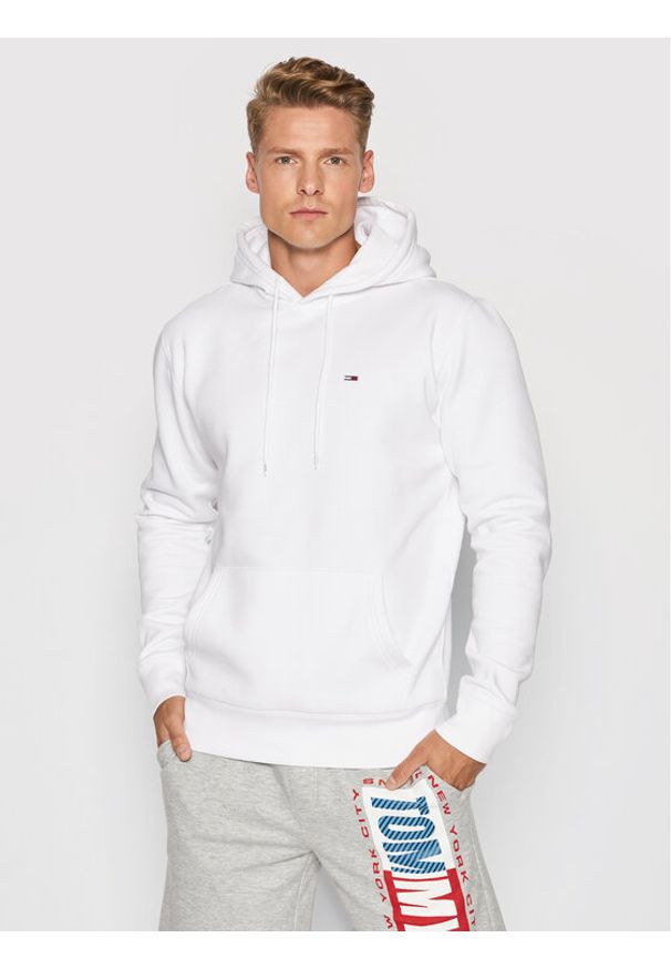 Tommy Jeans Bluza Tjm Fleece Hoodie DM0DM09593 Biały Regular Fit. Kolor: biały. Materiał: bawełna, syntetyk