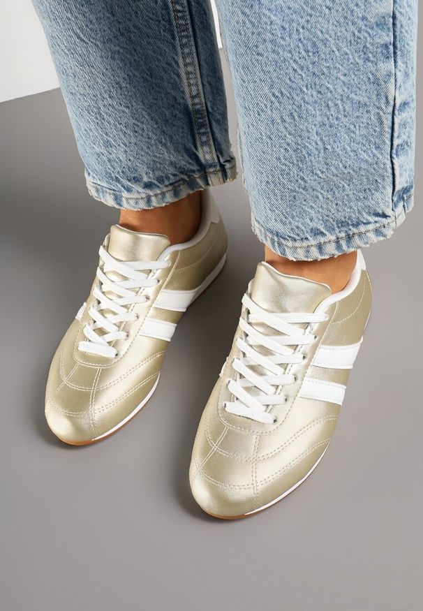 Born2be - Złoto-Białe Sznurowane Sneakersy w Stylu Tenisówek Liavessa. Kolor: złoty. Materiał: jeans. Obcas: na płaskiej podeszwie