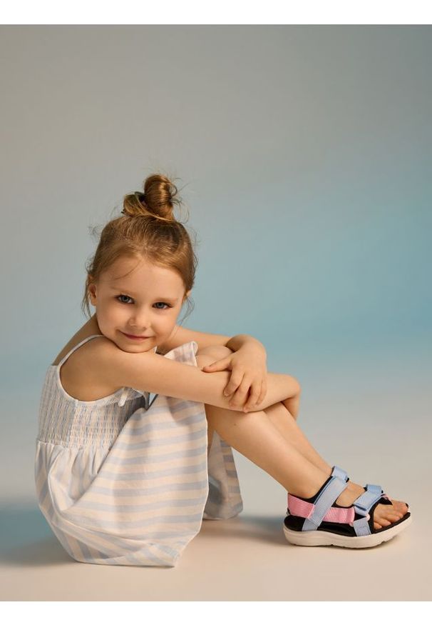 Reserved - Lekkie sandały na rzep - wielobarwny. Zapięcie: rzepy. Materiał: materiał