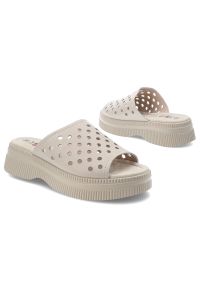 S.Barski - Klapki damskie S. Barski, na grubej podeszwie z miękkimi wkładkami dziurowane, beżowe, LR51-537. Okazja: na spacer, na co dzień. Kolor: beżowy. Materiał: materiał. Sezon: lato. Styl: casual, wakacyjny #7