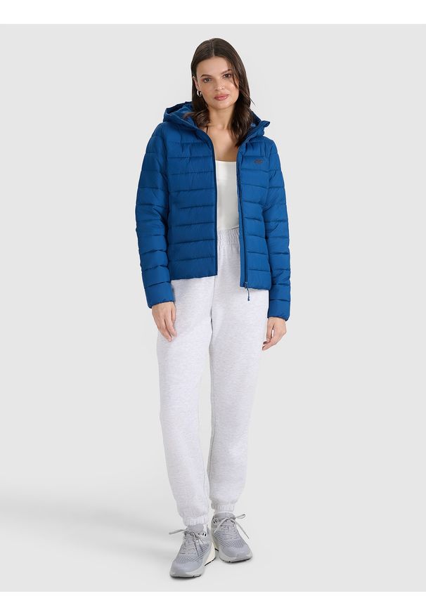 4f - 4F Kurtka puchowa z wypełnieniem syntetycznym damska - granatowa XL. Okazja: na co dzień. Typ kołnierza: kołnierzyk stójkowy, kaptur. Kolor: niebieski. Materiał: puch, syntetyk. Długość: długie. Styl: casual, klasyczny, sportowy