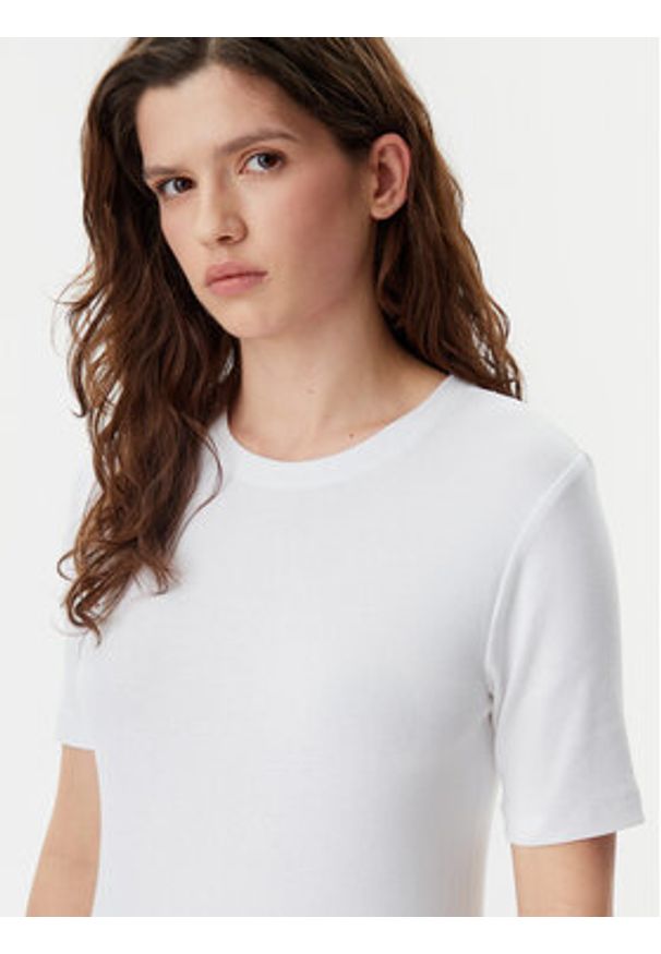 GAP - Gap T-Shirt 679172-01 Biały Stretch Fit. Kolor: biały. Materiał: bawełna