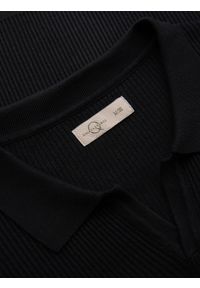 Ombre Clothing - Męska koszulka polo bez guzików z otwartym kołnierzykiem – czarna V2. Typ kołnierza: polo. Kolor: czarny. Materiał: wiskoza, prążkowany, dzianina, elastan, nylon. Styl: klasyczny, elegancki #4