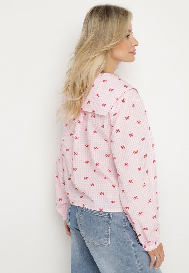 Born2be - Różowa Koszula z Szerokim Kołnierzykiem z Bawełny i Wiskoz w Kratkę Lavzemis. Okazja: na co dzień. Kolor: różowy. Materiał: wiskoza, bawełna. Długość rękawa: długi rękaw. Długość: długie. Wzór: kratka. Styl: elegancki, casual, klasyczny