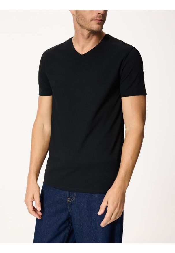 Reserved - Bawełniany t-shirt slim fit - czarny. Kolor: czarny. Materiał: bawełna