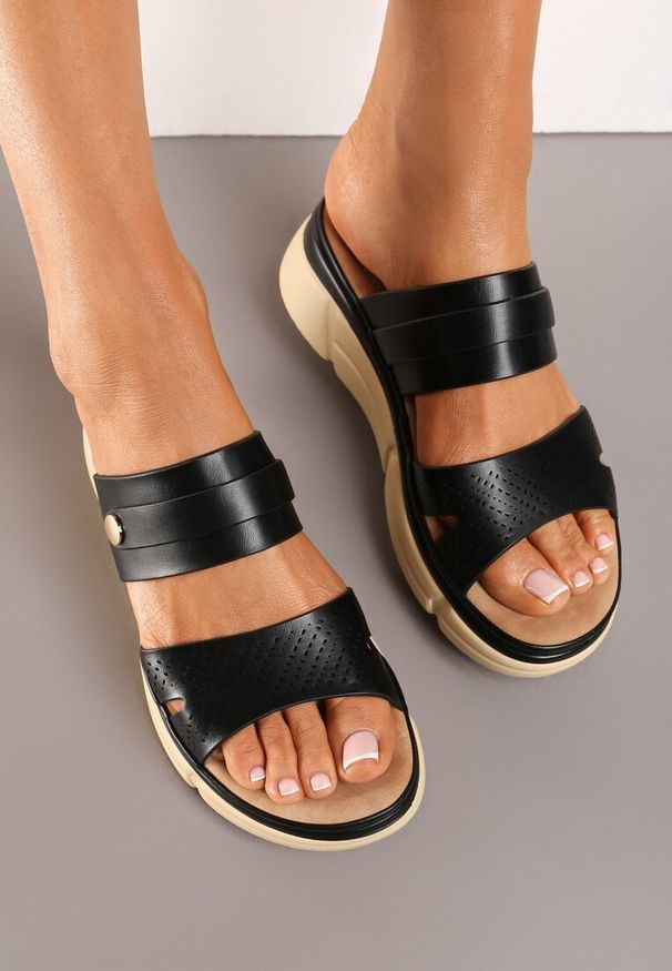 Born2be - Czarne Klapki na Grubej Podeszwie z Imitacji Skóry Qloen. Nosek buta: otwarty. Kolor: czarny. Materiał: skóra. Sezon: lato. Styl: elegancki, klasyczny