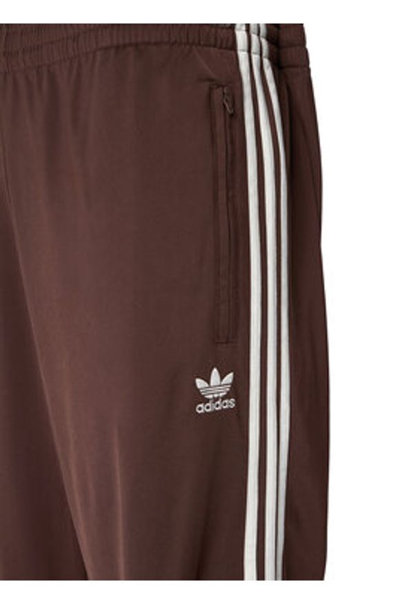Adidas - adidas Spodnie dresowe adicolor Classics Firebird KA0482 Brązowy Regular Fit. Kolor: brązowy. Materiał: syntetyk