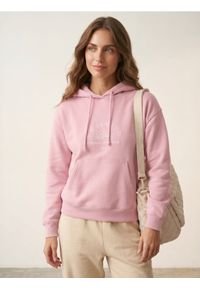 Sinsay - Dresowa bluza hoodie z kieszenią i haftowanym napisem - różowy. Kolor: różowy. Materiał: dresówka. Wzór: haft, napisy #1