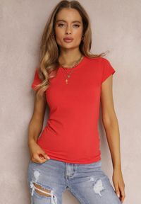 Renee - Czerwony T-shirt Ariema. Kolor: czerwony. Materiał: dzianina. Długość rękawa: krótki rękaw. Długość: krótkie. Wzór: gładki