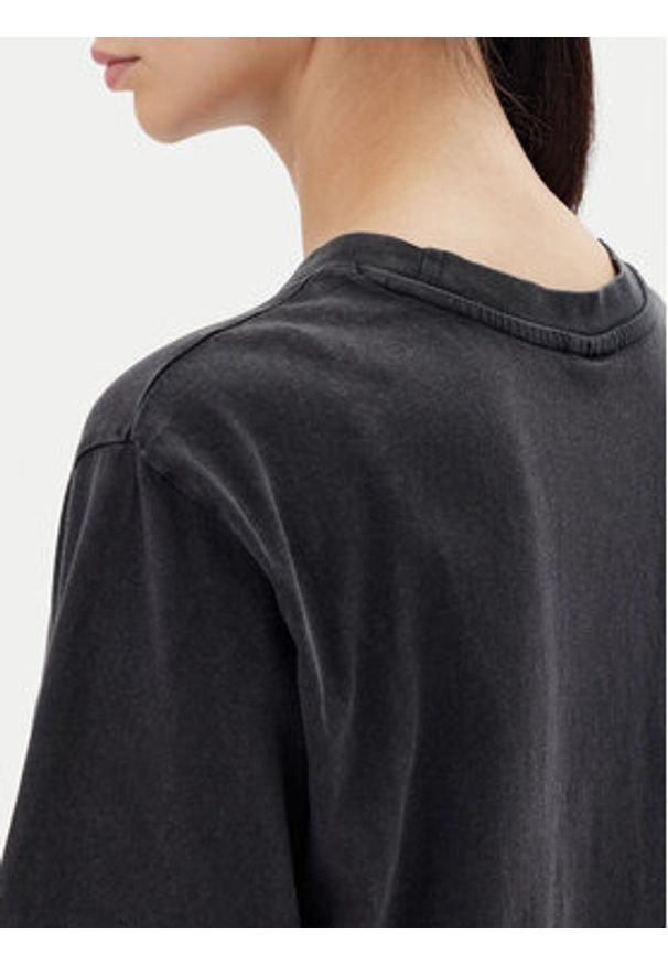 JDY T-Shirt Carla 15341561 Czarny Regular Fit. Kolor: czarny. Materiał: bawełna
