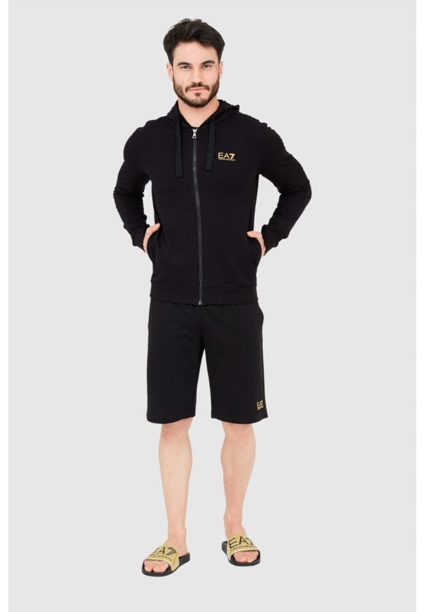 EA7 Emporio Armani - EA7 Męska czarna bluza z kapturem i złotym logo, Rozmiar M. Typ kołnierza: kaptur. Kolor: czarny