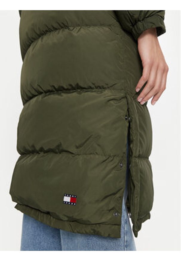 Tommy Jeans Kurtka puchowa Alaska DW0DW18860 Zielony Regular Fit. Kolor: zielony. Materiał: syntetyk