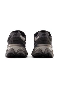 Buty unisex New Balance U9060BLK – czarne. Okazja: na co dzień. Kolor: czarny. Materiał: guma, skóra, materiał, syntetyk. Szerokość cholewki: normalna #2