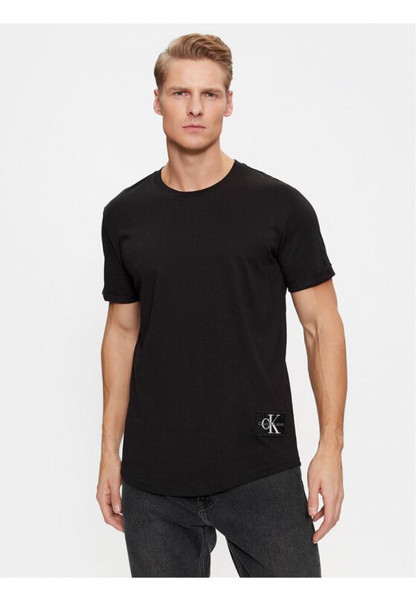 Calvin Klein Jeans T-Shirt J30J323482 Czarny Regular Fit. Kolor: czarny. Materiał: bawełna