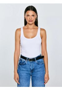 Big-Star - Koszulka damska na ramiączkach biała Alena 101. Kolor: biały. Materiał: skóra, bawełna, elastan. Długość rękawa: na ramiączkach. Styl: sportowy #1