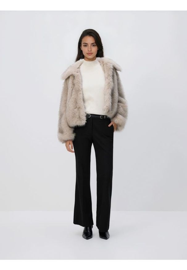 Reserved - Spodnie z paskiem - czarny. Kolor: czarny. Materiał: wiskoza, tkanina