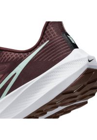Buty Nike Air Zoom Pegasus 39 M DH4072-600 czerwone wielokolorowe. Okazja: na co dzień. Zapięcie: pasek. Kolor: czerwony, wielokolorowy. Materiał: guma. Szerokość cholewki: normalna. Model: Nike Zoom. Sport: bieganie #2