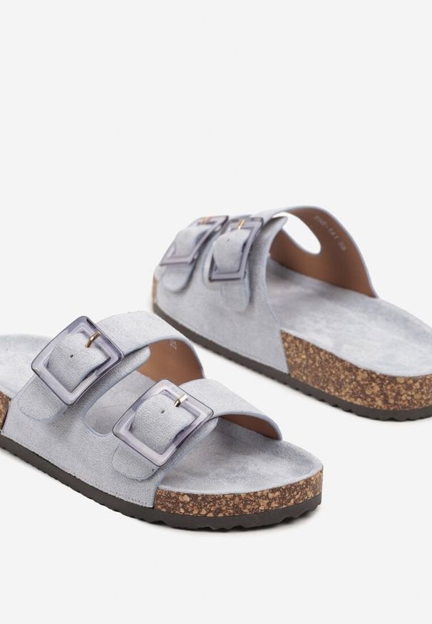 Born2be - Niebieskie Klapki na Grubej Korkowej Podeszwie z Ozdobnymi Klamrami Telilora. Okazja: na co dzień, na spacer. Kolor: niebieski. Sezon: lato. Styl: casual