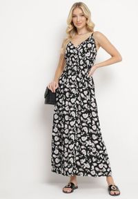 Born2be - Czarna Sukienka Bawełniana Rozkloszowana w Kwiatowy Print na Regulowanych Ramiączkach Rosapia. Typ kołnierza: dekolt w kształcie V. Kolor: czarny. Materiał: bawełna. Długość rękawa: na ramiączkach. Wzór: kwiaty, nadruk. Typ sukienki: rozkloszowane #1