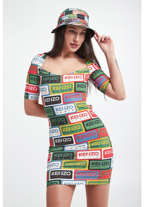 Kenzo - Sukienka z logo KENZO. Typ kołnierza: dekolt w karo. Materiał: materiał. Wzór: nadruk. Długość: mini