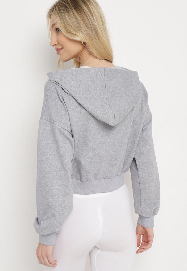 Born2be - Szara Bluza z Wyszytą Buźką i Kapturem Ściąganym Troczkami Ilexa. Kolor: szary. Materiał: dzianina