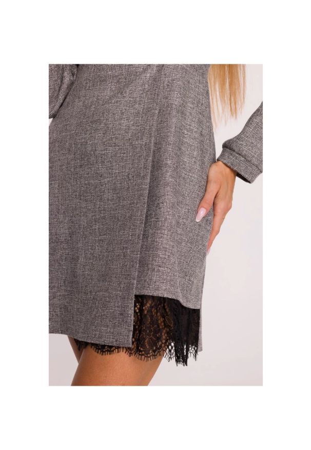 MOE - Elegancka sukienka tweedowa trapezowa kopertowa szara. Okazja: na randkę, na imprezę. Typ kołnierza: dekolt kopertowy, dekolt w kształcie V. Kolor: szary, czarny, różowy. Materiał: poliester, dzianina, koronka, tkanina. Długość rękawa: długi rękaw. Typ sukienki: trapezowe, kopertowe. Styl: elegancki. Długość: mini