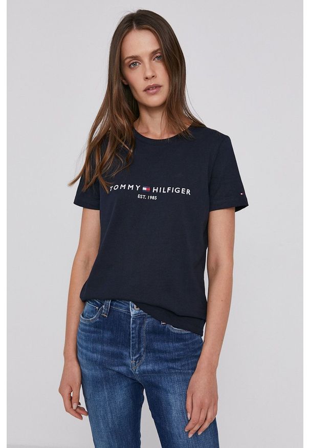 TOMMY HILFIGER - Tommy Hilfiger - T-shirt bawełniany. Okazja: na co dzień. Kolor: niebieski. Materiał: bawełna. Wzór: aplikacja. Styl: casual
