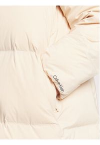 Calvin Klein Płaszcz zimowy Seamless Lofty K20K204691 Écru Regular Fit. Materiał: syntetyk. Sezon: zima
