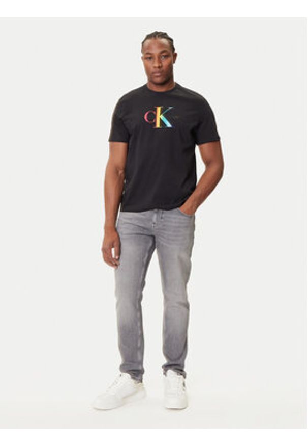 Calvin Klein Jeans T-Shirt Pride Graphic LV04RC800G Czarny Regular Fit. Kolor: czarny. Materiał: bawełna