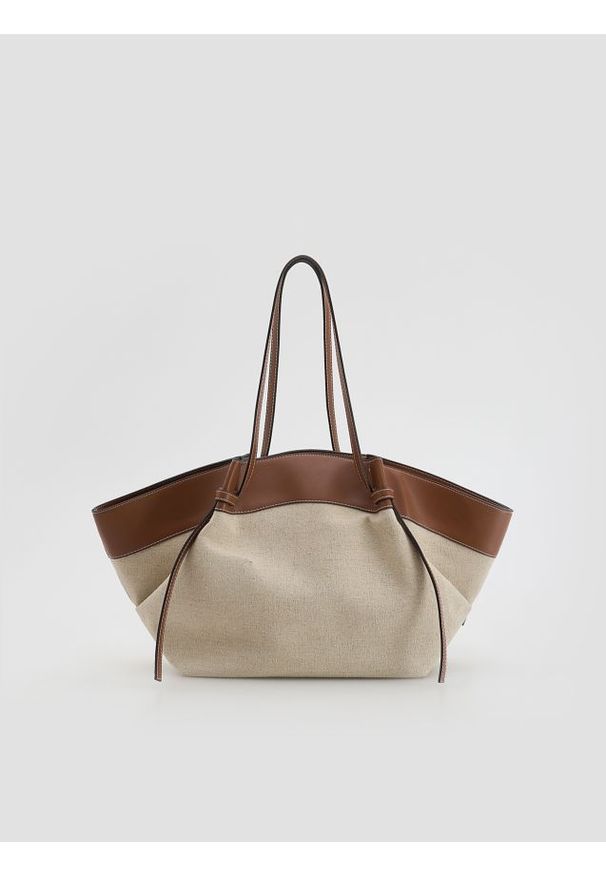 Reserved - Torebka shopper z lnem - brązowy. Kolor: brązowy. Styl: klasyczny