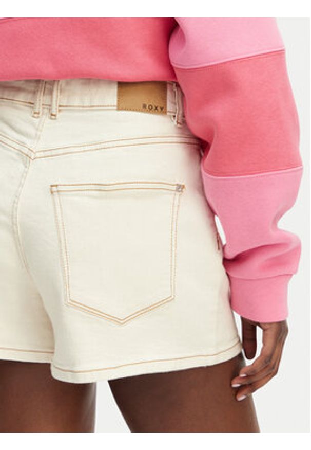 Roxy Szorty jeansowe Chlo Natural ERJDS03323 Kremowy Regular Fit. Kolor: kremowy. Materiał: bawełna