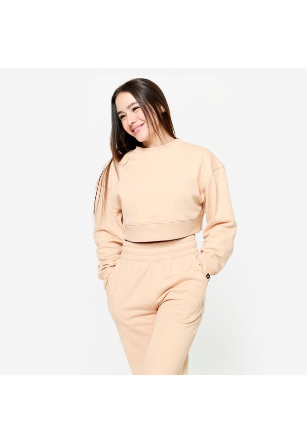 DOMYOS - Bluza do treningu siłowego damska Domyos crop. Kolor: beżowy. Materiał: materiał, prążkowany, poliester, bawełna, elastan, tkanina. Wzór: ze splotem. Sport: fitness