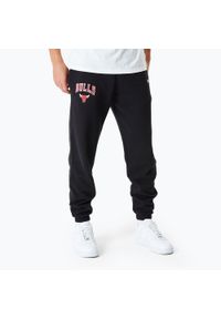 Spodnie męskie New Era NBA Essentials Jogger Chicago Bulls. Kolor: czarny. Materiał: dresówka. Sport: skateboard