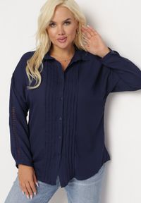 Born2be - Granatowa Koszula z Delikatnymi Plisami z Przodu Anasesene. Kolekcja: plus size. Kolor: niebieski. Styl: elegancki #1