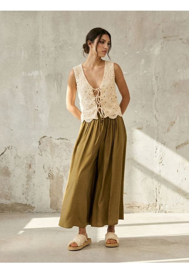 Sinsay - Spodnie culotte z wiskozą - zielony. Kolor: zielony