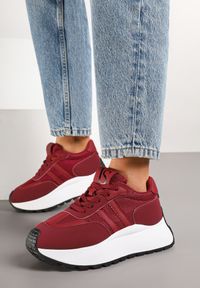 Renee - Bordowe Sznurowane Sneakersy Vices na Platformie z Ozdobnymi Paskami Seliniel. Nosek buta: okrągły. Zapięcie: pasek. Kolor: czerwony. Materiał: jeans. Wzór: paski. Obcas: na platformie