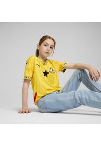 Puma - Młodzieżowa koszulka wyjazdowa Ghana 2025 PUMA Pelé Yellow Black. Kolor: żółty. Wzór: aplikacja. Sport: piłka nożna