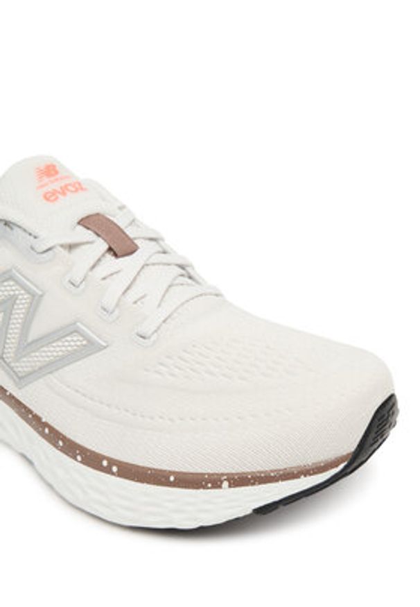 New Balance Buty do biegania Evoz WEVOZRE4 Beżowy. Kolor: beżowy. Materiał: materiał